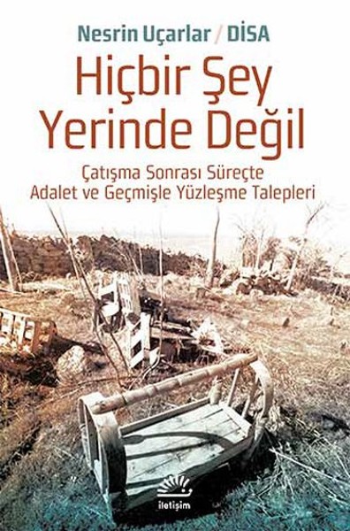 Hiçbir Şey Yerinde Değil kitabı